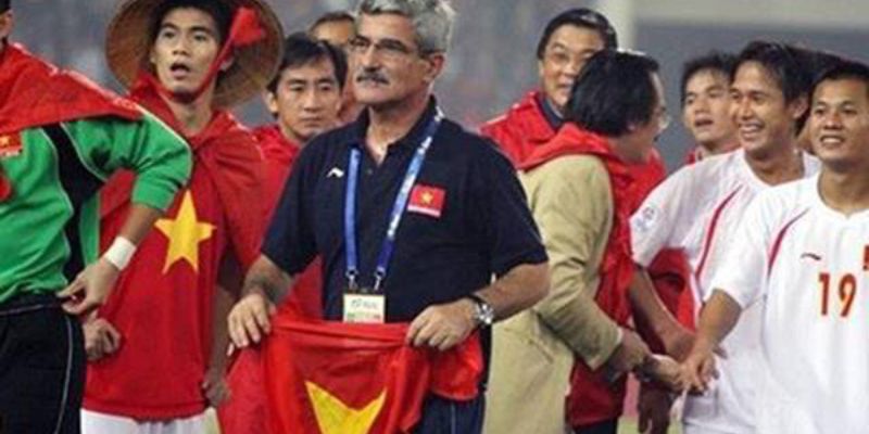 Đội tuyển mạnh bóng đá Việt Nam qua các thời kỳ 